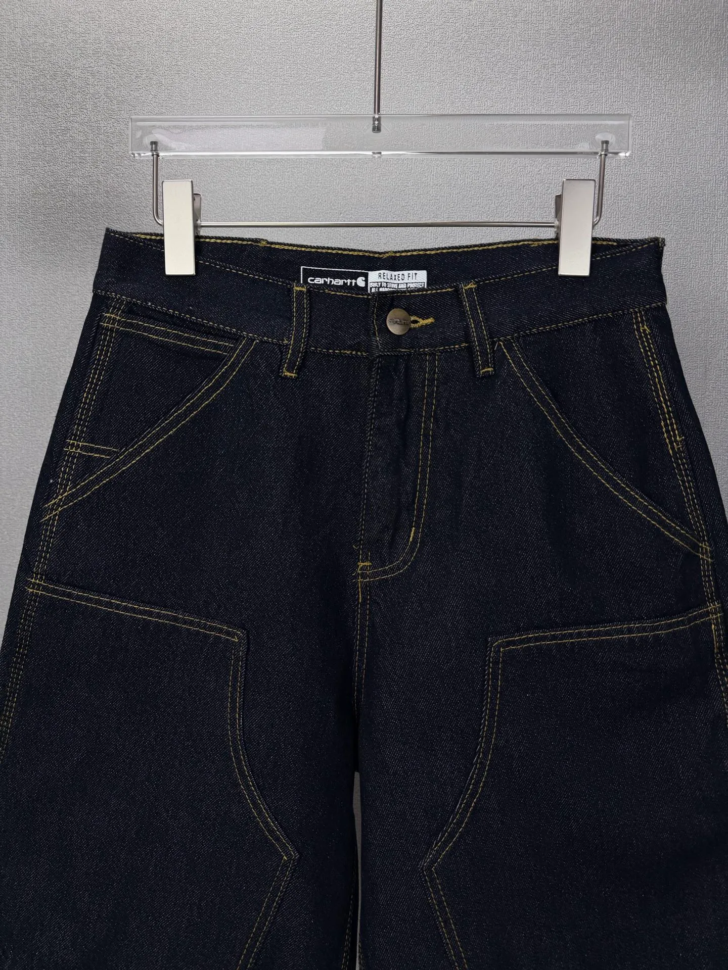 Carhartt 2026 New Arrival Denim Solid Color Logging Couple Style Washed Loose Denim Shorts High Version High Version Original customized denim fabric, Internet celebrity Same Style original pulp denim fabric, spliced ​​loose version, full-body solid color simple design, very high-end and stylish! The fabric feels very comfortable and these are super Versatile and beautiful denim shorts! ! Complete with three standards, Same Style for men and women 👫Must-have item Color: Dark Blue Size: 28, 30, 32, 34, 36 (five sizes)